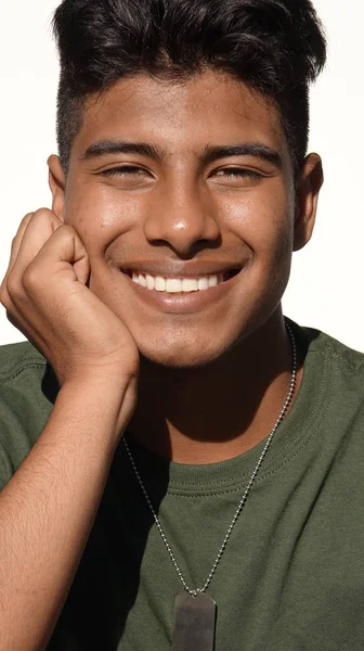 Ejército masculino soldado sonriendo — Foto de Stock