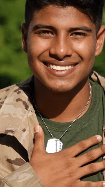 Ελπιδοφόρα μειονότητα αρσενικό στρατιώτης — Φωτογραφία Αρχείου