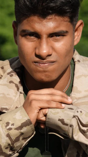 Irritado Jovem Soldado Masculino — Fotografia de Stock