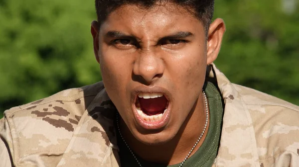 Ποικίλα αρσενικά στρατιώτης και θυμό — Φωτογραφία Αρχείου
