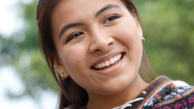 Heyecanlı Perulu kız