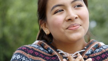 Heyecanlı genç kişi