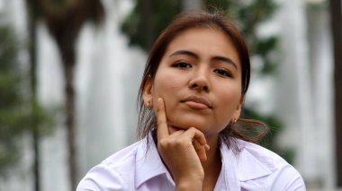 düşünme genç kız