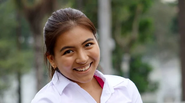 Sorrindo menina minoritária — Fotografia de Stock