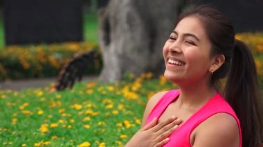 Kadın İspanyol Teen gülüyor