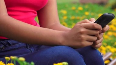 Kadın manifatura kullanarak Tablet