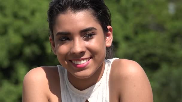 Radostné hispánský Pretty dospívající dívka