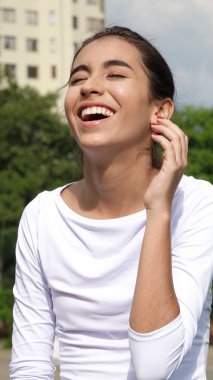 Farklı kız gülerek