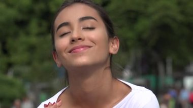 Umutlu genç İspanyol kadın Teen