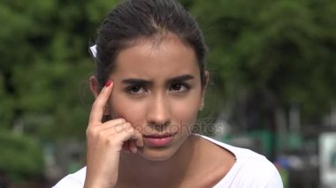 Genç İspanyol kadın Teen düşünme