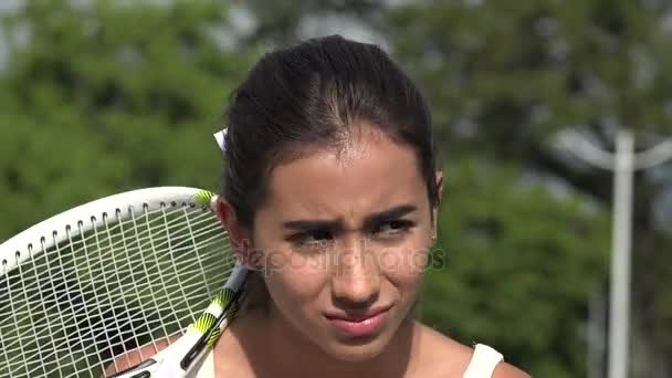 Adolescente infeliz jogador de tênis feminino — Vídeo de Stock