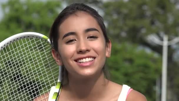 Tonåring tennisspelare som talar — Stockvideo