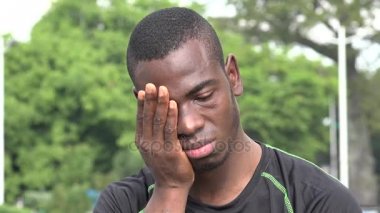 Ağlamaklı Afrika erkek atlet