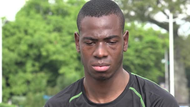Triste africano atleta masculino — Vídeos de Stock