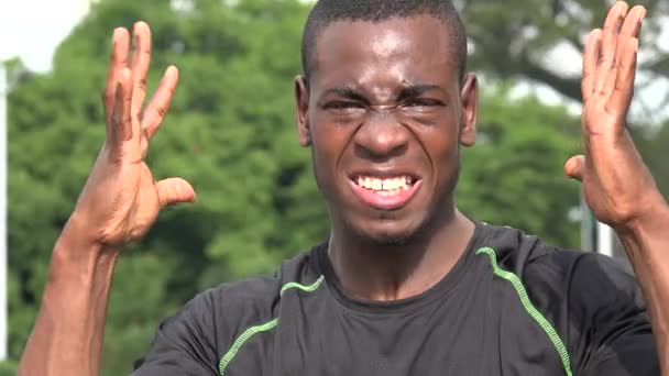 Zdůrazňuje africký mužské sportovce — Stock video