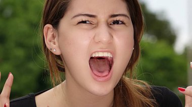 İspanyol genç erkek ve öfke