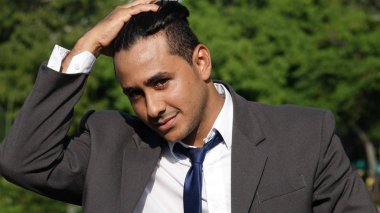 Yakışıklı İspanyol iş adamı