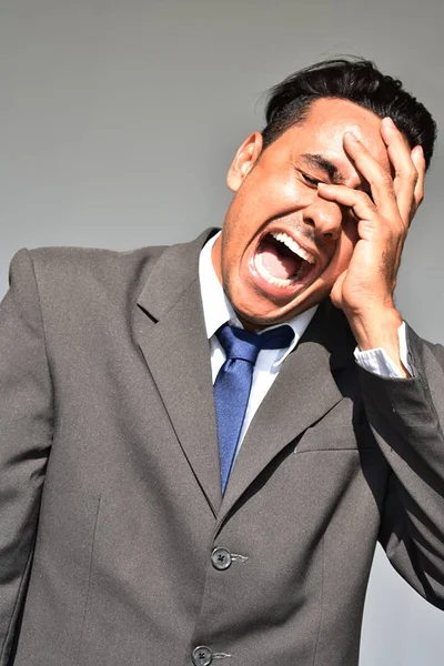 Hombre de negocios latino riendo — Foto de Stock