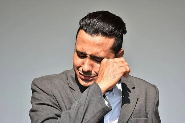 Chorando hispânico homem de negócios — Fotografia de Stock