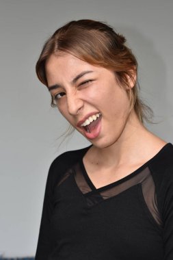 İspanyol erkek göz kırpıyor