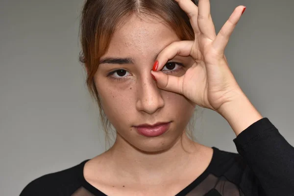 Menina colombiana à procura — Fotografia de Stock