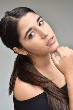 At kuyruğu farklı kızla