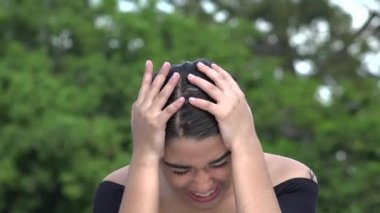 Endişeli kadın İspanyol genç vurguladı