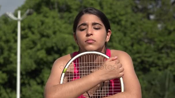 Triste atlético femenino adolescente tenista — Vídeo de stock