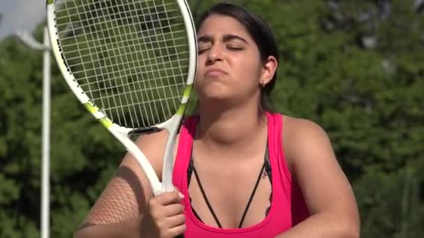 Θλιβερή αθλητικό γυναικείο εφηβική τενίστας — Αρχείο Βίντεο