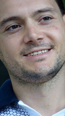 Tıraşsız erkek ve mutluluk