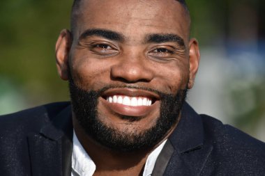 Sakallı erkek gülümseyen