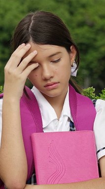 Kız öğrenci ve yalnızlık