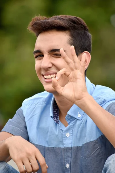 Youthful Colombian Male And Okay Sign — Stock Photo, Image