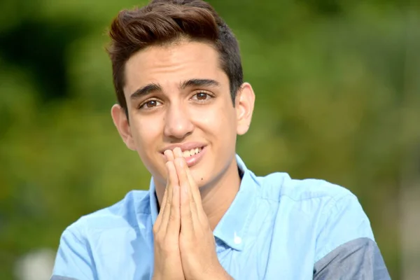 Latino Adolescente Chico Pregonando —  Fotos de Stock