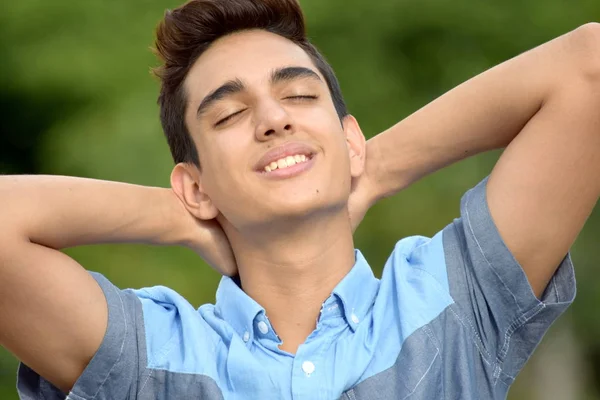 Jovem Adolescente Masculino Resting — Fotografia de Stock