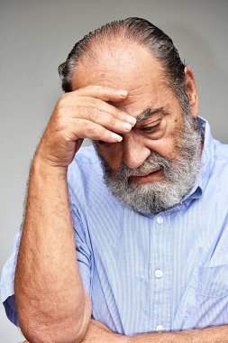 Latin erkek ve üzüntü