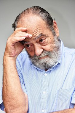 Yetişkin erkek ve endişe