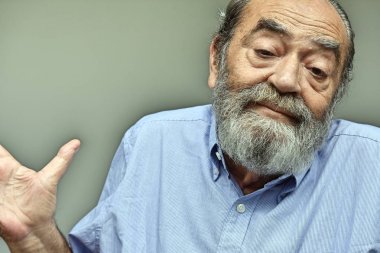 Kararsız emekli erkek büyükbaba