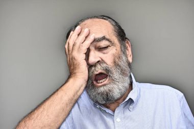 Yorgun erkek büyükbaba