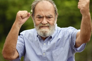 Kızgın azınlık büyükbaba