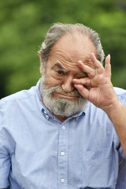 Ağlamaklı azınlık adam