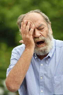 Uykulu Kolombiyalı kişi