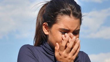 Ağlamaklı sevimli kişi