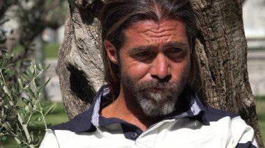 Beyaz erkek ve karışıklık