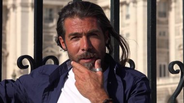 Yakışıklı İspanyol erkek karışık