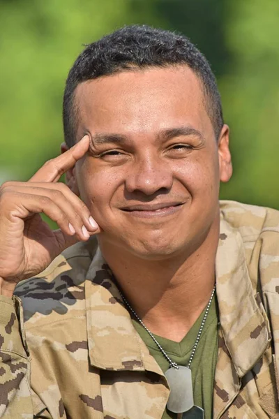Erkek asker ve mutluluk — Stok fotoğraf