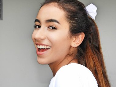 Sevimli kız ve mutluluk