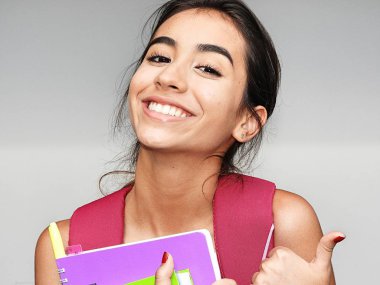 mutlu kız öğrenci