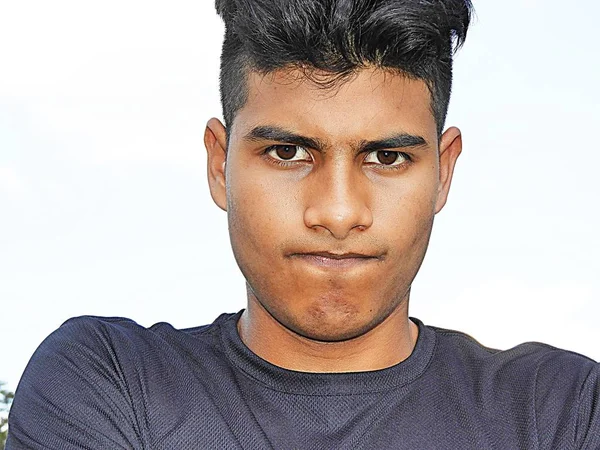 Unglücklicher Latino-Teenager — Stockfoto