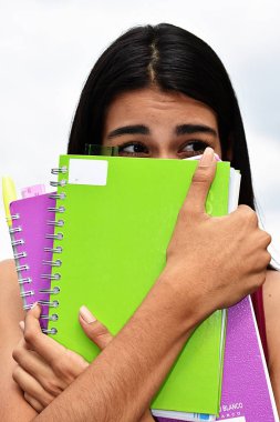 Kız öğrenci ve korku